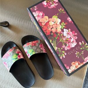 Gucci Blooms Black and Pink Floral Sandals